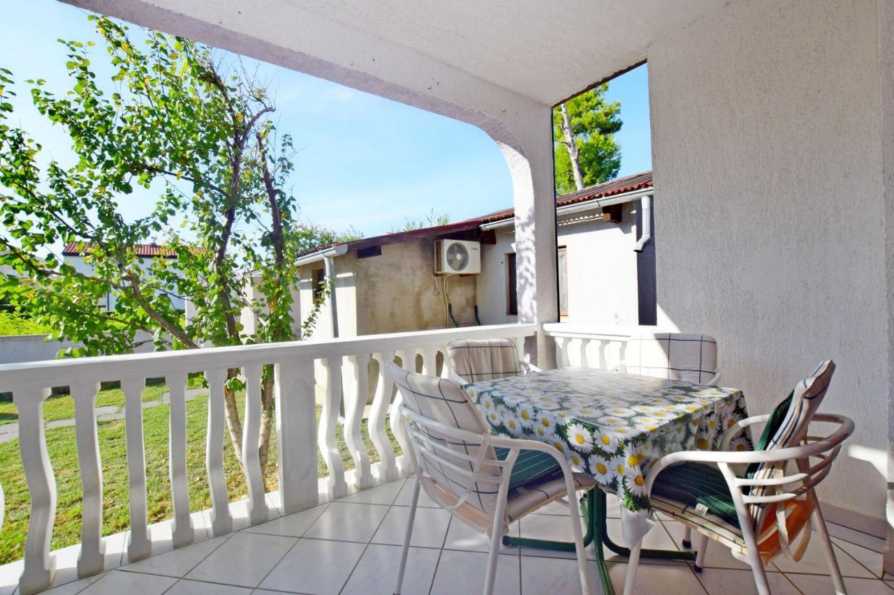 Apartments Keti Нін Екстер'єр фото