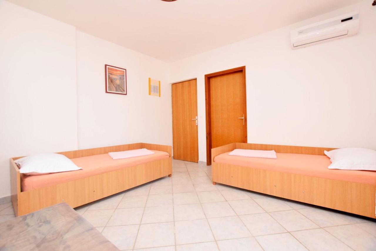 Apartments Keti Нін Екстер'єр фото